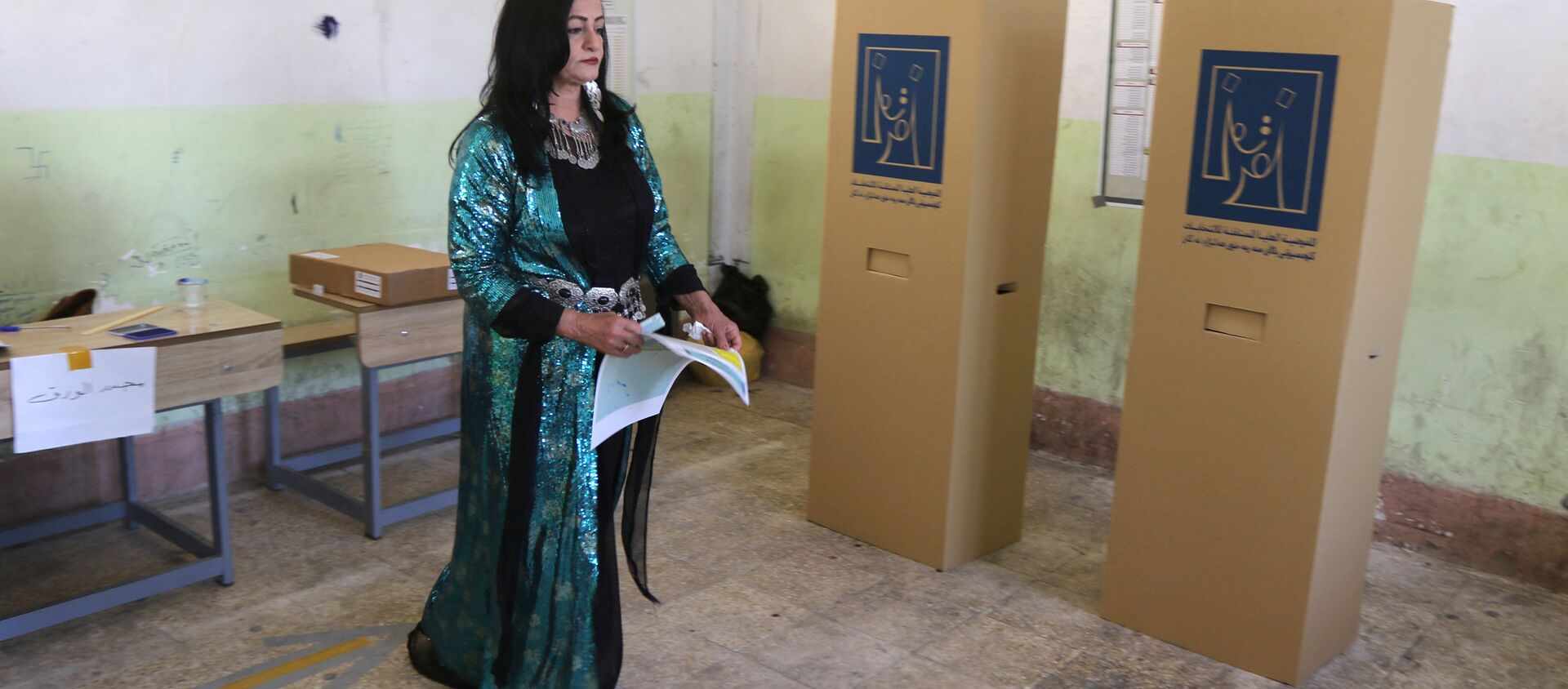 العراق.. سيدة تقوم بالتصويت في الانتخابات البرلمانية العراقية - سبوتنيك عربي, 1920, 23.05.2021