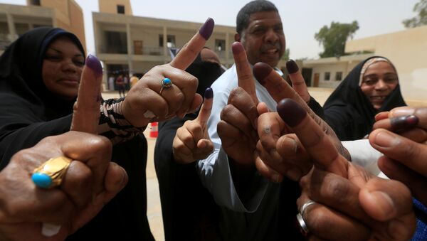العراق.. مواطنون يدلون بأصواتهم في الانتخابات البرلمانية العراقية بمدينة النجف - سبوتنيك عربي