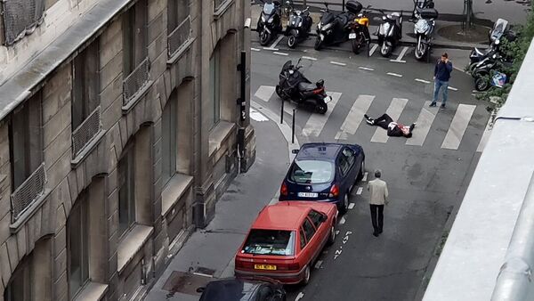 أحد المصابين في هجوم على المارة بباريس - سبوتنيك عربي