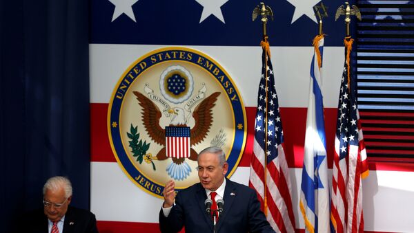 رئيس الوزراء الإسرائيلي بنيامين نتنياهو في مراسم افتتاح السفارة الأمريكية الجديدة في القدس، 14 مايو/ أيار 2018 - سبوتنيك عربي