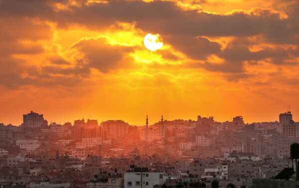 غروب الشمس في مدينة غزة، قطاع غزة، فلسطين 15 مايو/ أيار 2018 - سبوتنيك عربي