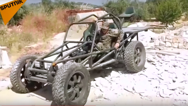 سيارة سورية تبدع في دعم الجنود على جبهات ريف اللاذقية - سبوتنيك عربي