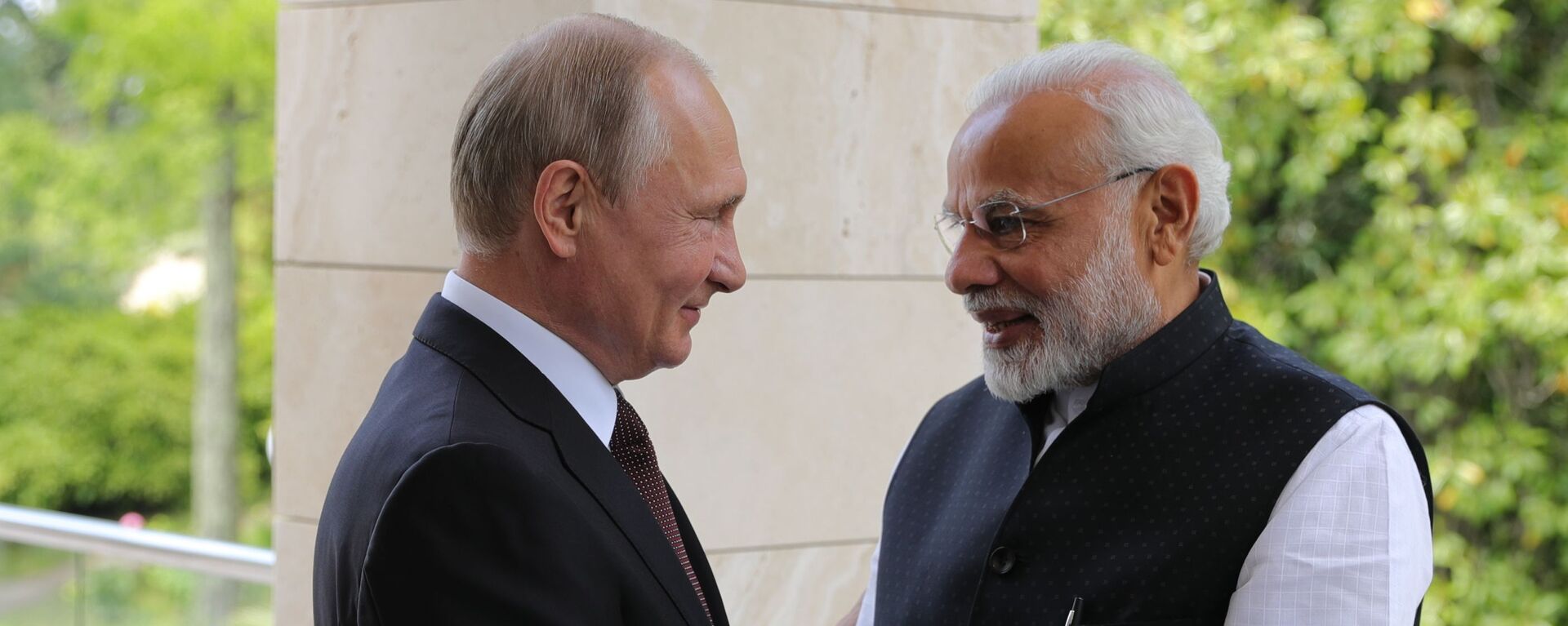 الرئيس الروسي فلاديمير بوتين خلال اللقاء مع رئيس الوزراء الهندي ناريندرا مودي في سوتشي، 21 مايو/ أيار 2018 - سبوتنيك عربي, 1920, 23.12.2022