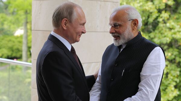 الرئيس الروسي فلاديمير بوتين خلال اللقاء مع رئيس الوزراء الهندي ناريندرا مودي في سوتشي، 21 مايو/ أيار 2018 - سبوتنيك عربي