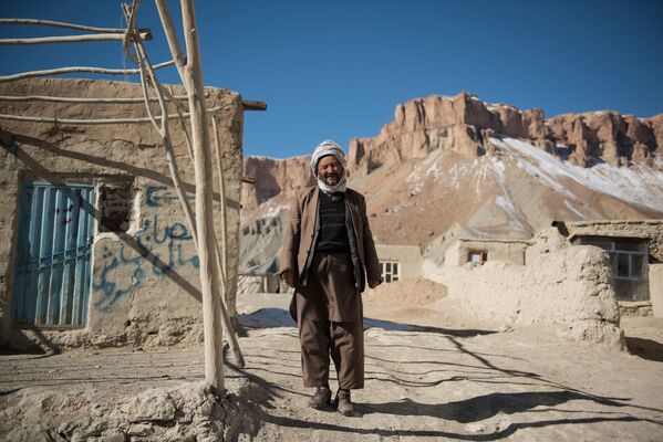 رجل في حديقة بند-أمير الوطنية في مقاطعة باميان في أفغانستان - سبوتنيك عربي