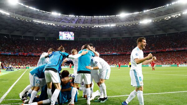 فريق ريال مدريد الإسباني بعد فوزه بكأس نهائي دوري أبطال أوروبا على فريق ليفربول الإنجليزي، في أوكرانيا، 26 مايو/أيار 2018 - سبوتنيك عربي