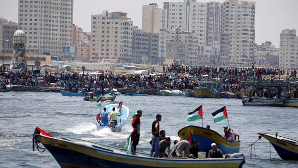 قوارب ترافق السفينة التي تنوي كسر الحصار على غزة - سبوتنيك عربي
