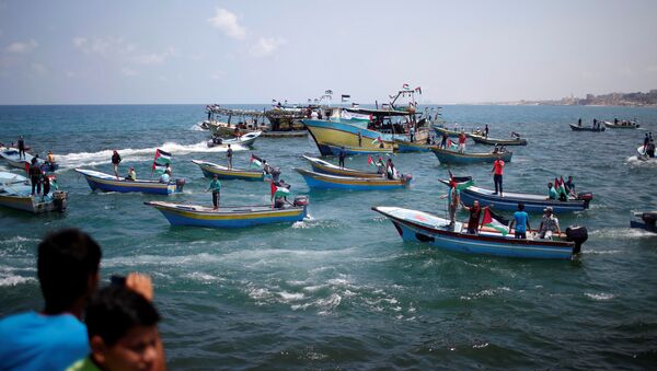قوارب فلسطينية ترافق رحلة سفينة الحرية لكسر الحصار عن غزة - سبوتنيك عربي