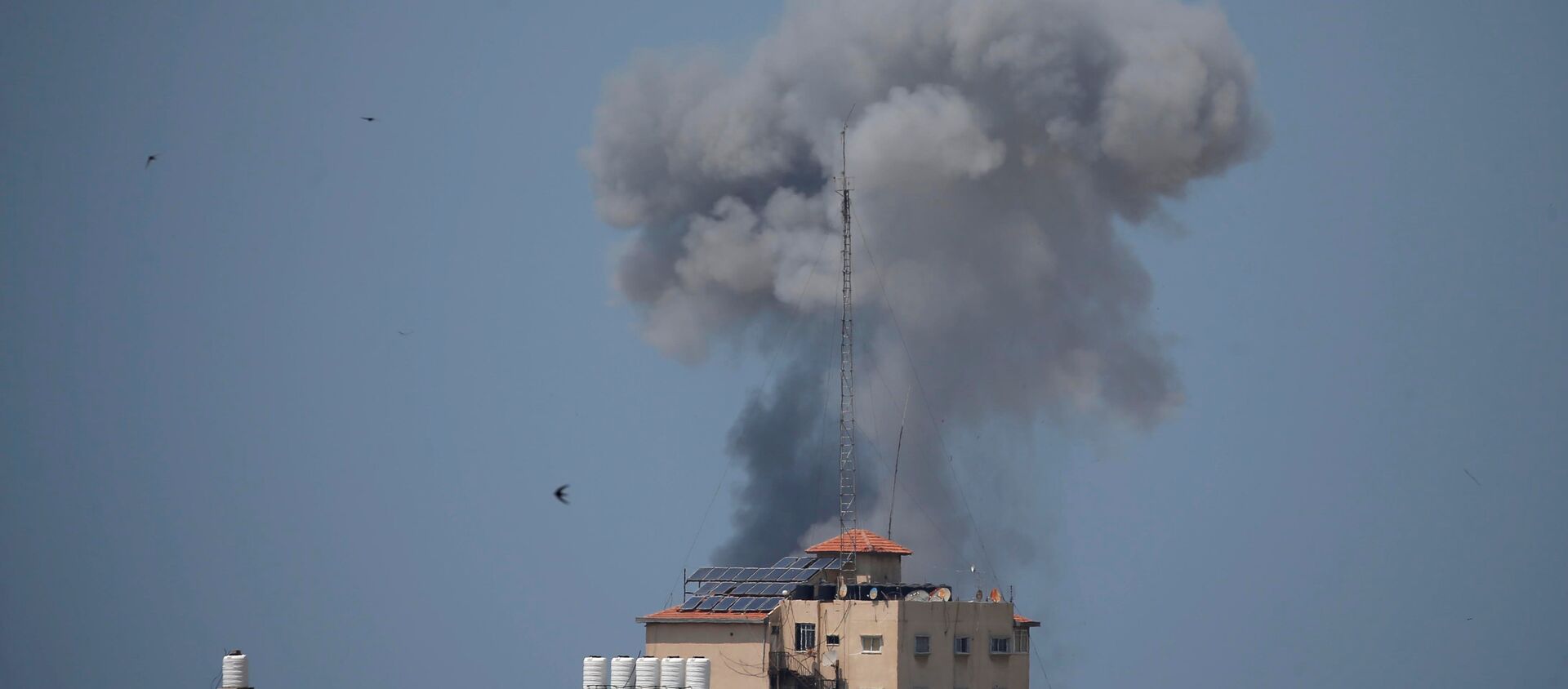 قصف جوي إسرائيلي على عدة مواقع في قطاع غزة، 29 مايو/ أيار 2018 - سبوتنيك عربي, 1920, 15.05.2021