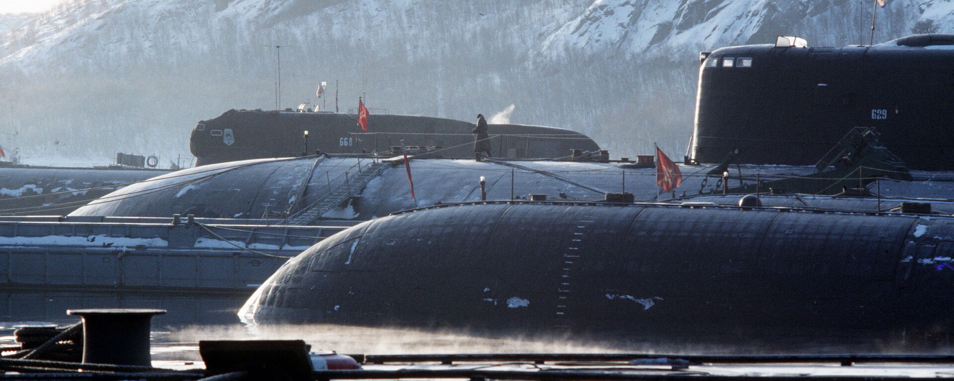 قاعدة الغواصات النووية - على خلفية الصورة الغواصة رقم 668 في بحر بارنتس، 1992 - سبوتنيك عربي, 1920, 29.11.2023
