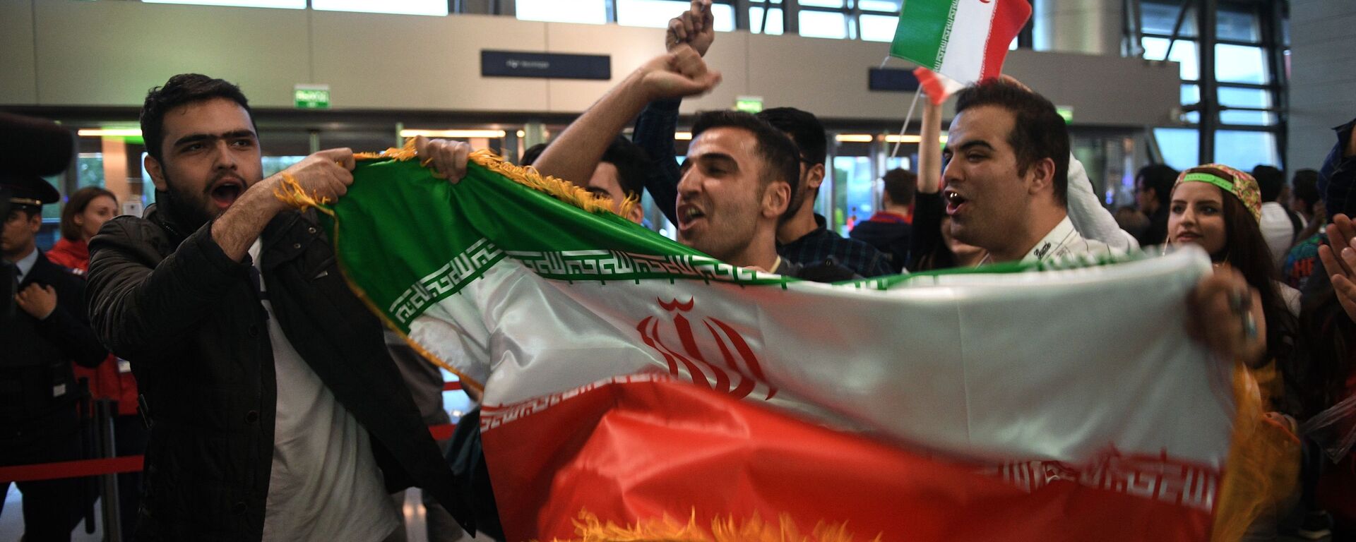 استقبال المنتخب الإيراني في مطار فنوكوفو بموسكو، كأس العالم لكرة القدم فيفا 2018 - سبوتنيك عربي, 1920, 10.04.2022