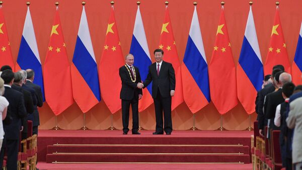 الرئيس الروسي فلاديمير بوتين والرئيس الصيني شى جين بينغ خلال اللقاء في الصين - سبوتنيك عربي