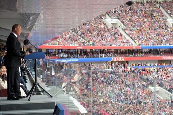 الرئيس فلاديمير بوتين خلال مراسم حفل افتتاح بطولة كأس العالم فيفا روسيا 2018 في ملعب لوجنيكي بموسكو، روسيا 14 يونيو/ حزيران 2018 - سبوتنيك عربي