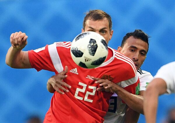 لاعب المنتخب الروسي أرتيم دزيوبا في المباراة التي جمعت المنتخب الروسي والمصري - سبوتنيك عربي