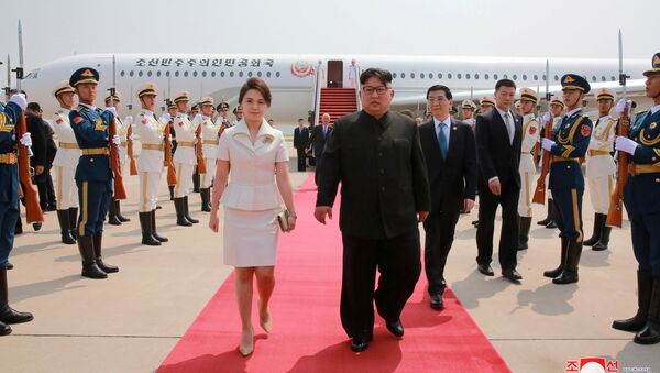 زعيم كوريا الشمالية كيم جونغ أون وعقيلته في الصين  - سبوتنيك عربي