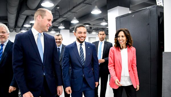 الأمير البريطاني وليام مع ولي العهد الأردني أثناء زيارتهما إلى مؤسسة ولي العهد في عمان بالأردن، 24 يونيو/حزيران 2018 - سبوتنيك عربي