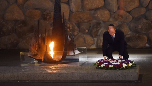 الأمير البريطاني وليام يضع إكليلا من الزهور على نصب ضحايا المحرقة النازية في تل أبيب، 26 يونيو/حزيران 2018 - سبوتنيك عربي