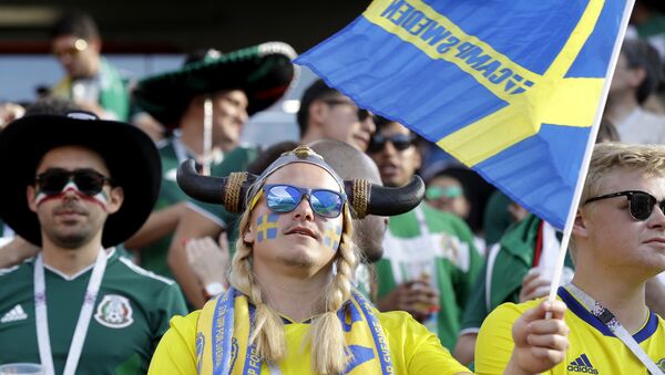 مشجعو السويد قبل بداية مباراة منتخبهم مع السويد في منافسات كأس العالم روسيا 2018 - سبوتنيك عربي
