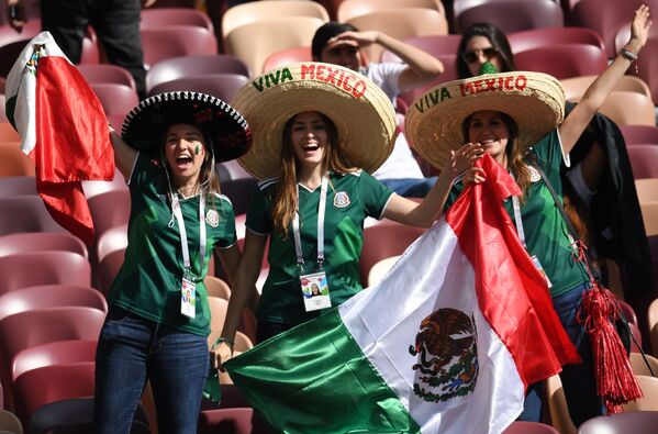 مشجعات المنتخب المكسيكي قبل انطلاق مباراة مرحلة المجموعة من بطولة كأس العالم روسيا - 2018 بين ألمانيا والمكسيك، 2018 - سبوتنيك عربي