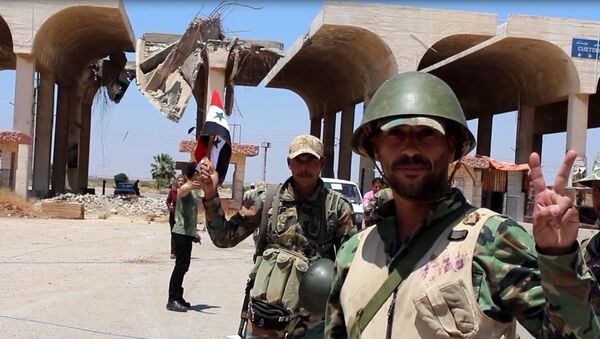 الجيش السوري على معبر نصيب الحدودي ويرفع العلم هناك - سبوتنيك عربي