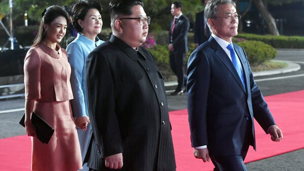 الرئيس مون جيه إن مع الرئيس كيم جونغ أون - سبوتنيك عربي