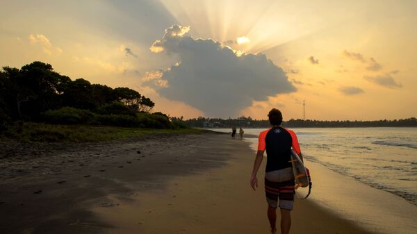 غروب الشمس في خليج أروغام في سريلانكا - سبوتنيك عربي