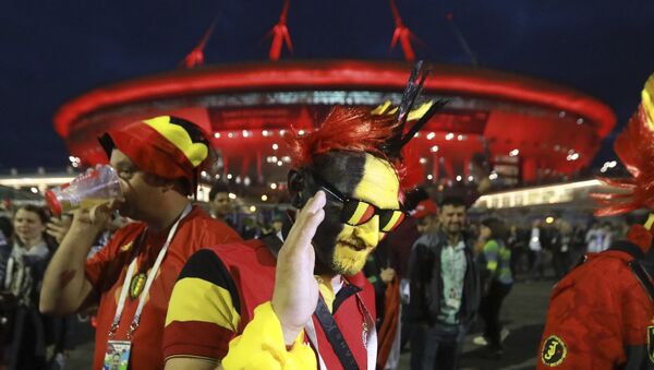 مشجعون بلجيكيون بعد إقصاء منتخب بلادهم من كأس العالم - سبوتنيك عربي