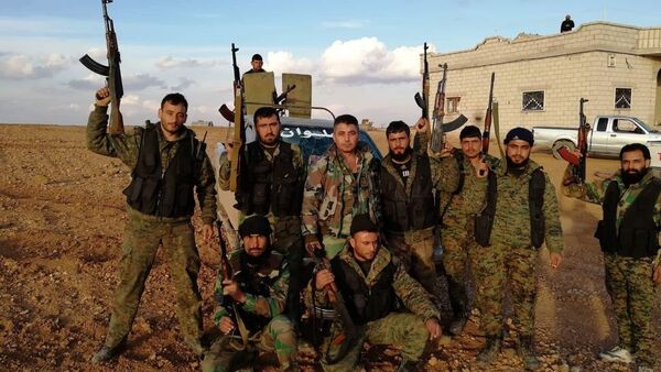 جنود من الجيش السوري يستعدون لمعركة إدلب - سبوتنيك عربي