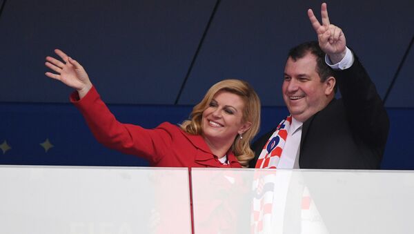 صورة لرئيسة كرواتيا من ملعب المباراة النهائية - سبوتنيك عربي