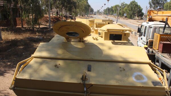 عربات بي تي إر بريطانية تسلمها الجيش السوري من إرهابيي النصرة قبل ترحيلهم إلى إدلب - سبوتنيك عربي