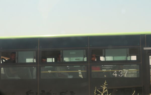 المسلحون من درعا داخل الحافلات قبل توجههم إلى الشمال السوري - سبوتنيك عربي