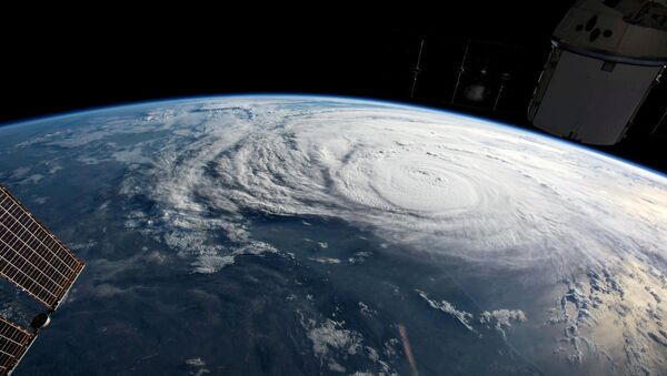 إعصار هارفي قبالة ساحل ولاية تكساس في الولايات المتحدة كما التقطته وكالة الفضاء الأمريكية ناسا - سبوتنيك عربي
