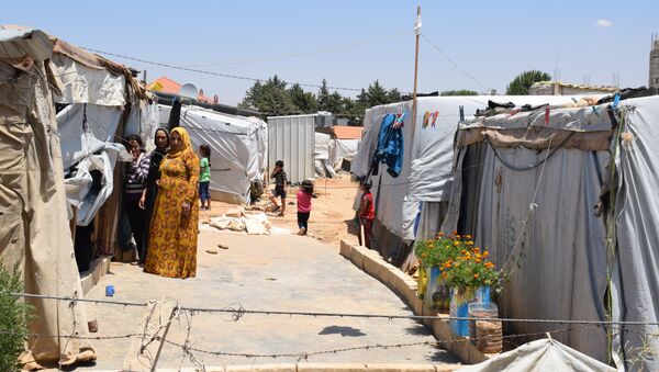  مخيم للنازحين السوريين في منطقة العقيدية في لبنان - سبوتنيك عربي