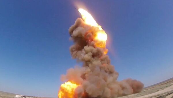 قوات الدفاع الجوي الروسية تختبر أحدث نظام روسي مضاد للصواريخ في حقل التدريب ساري شاغان في كازاخستان بنجاح - سبوتنيك عربي