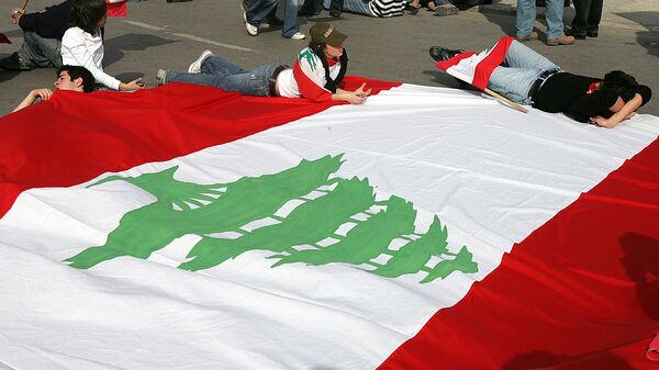 شجرة لبنان تزين العلم اللبناني - سبوتنيك عربي