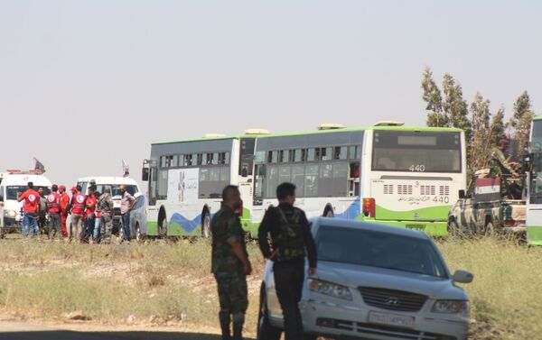 خروج المسلحين من بلدة محجة شمالي محافظة درعا - سبوتنيك عربي