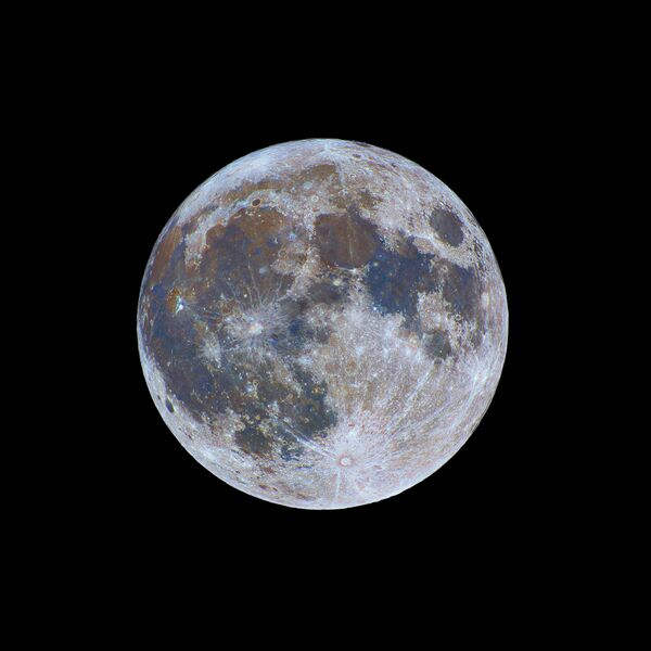 صورة بعنوان Color-Full Moon، للمصور نيكولاس ليفاوديوكس - سبوتنيك عربي