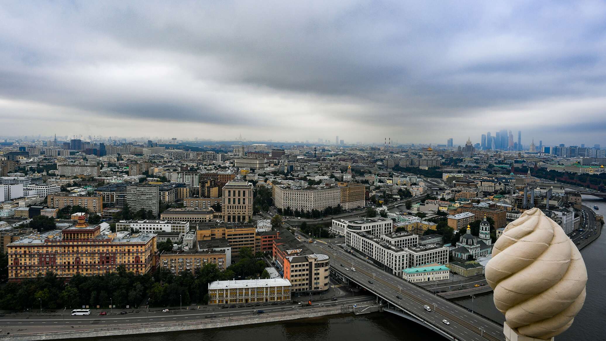 Верное место. Остров Балчуг в Москве. Болотный остров в Москве. Замоскворечье остров Балчуг. Остров Балчуг Москва с высоты птичьего полета.