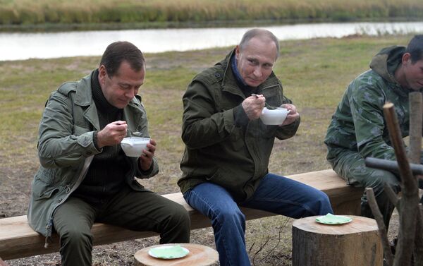 الرئيس الروسي فلاديمير بوتين ورئيس الوزراء دميتري ميدفيديف - سبوتنيك عربي