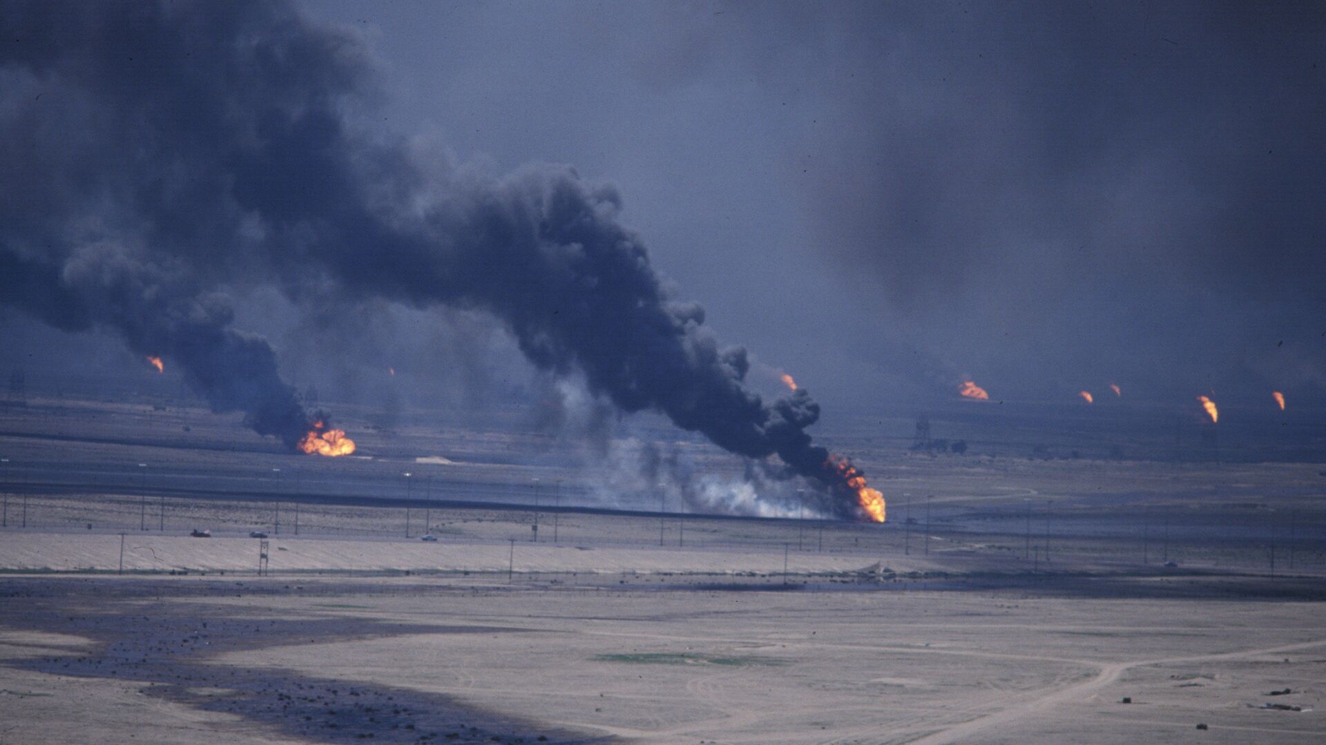 حرق آبار النفط خلال غزو الكويت - سبوتنيك عربي, 1920, 14.01.2022