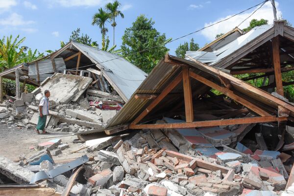 ركام منازل بعد زلزال قوي ضرب منطقة لومبوك، إندونيسيا 29 يوليو/ تموز 2018 - سبوتنيك عربي