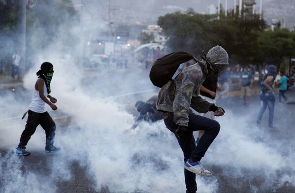 احتجاجات في العاصمة تيغوسيغالبا، هندوراس 30 يوليو/ تموز 2018 - سبوتنيك عربي