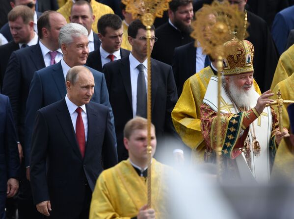 الرئيس الروسي فلاديمير بوتين يشارك في احتفالات الكنيسة بالذكرى الـ 1030 لمعمودية روس القديمة في موسكو - سبوتنيك عربي