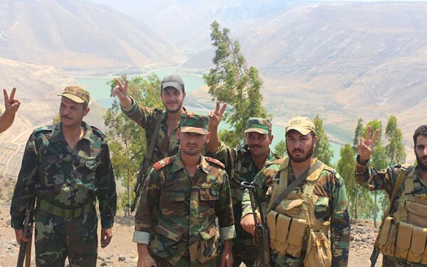 انتشار عناصر الجيش في المخافر الحدودية على طول وادي اليرموك الفاصل بين سوريا والأردن جنوب بلدة القصير - سبوتنيك عربي