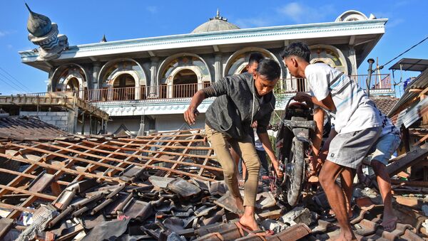 زلزال قوي يضرب جزيرة لومبوك في إندونيسيا 6 أغسطس/ آب 2018 - سبوتنيك عربي