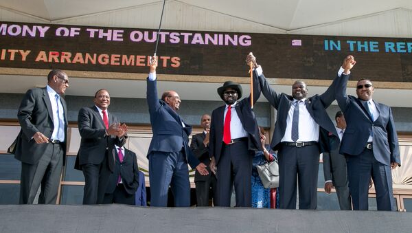 البشير وريك ماشار وسلفاكير قبل توقيع اتفاق السلام في جنوب السودان - سبوتنيك عربي