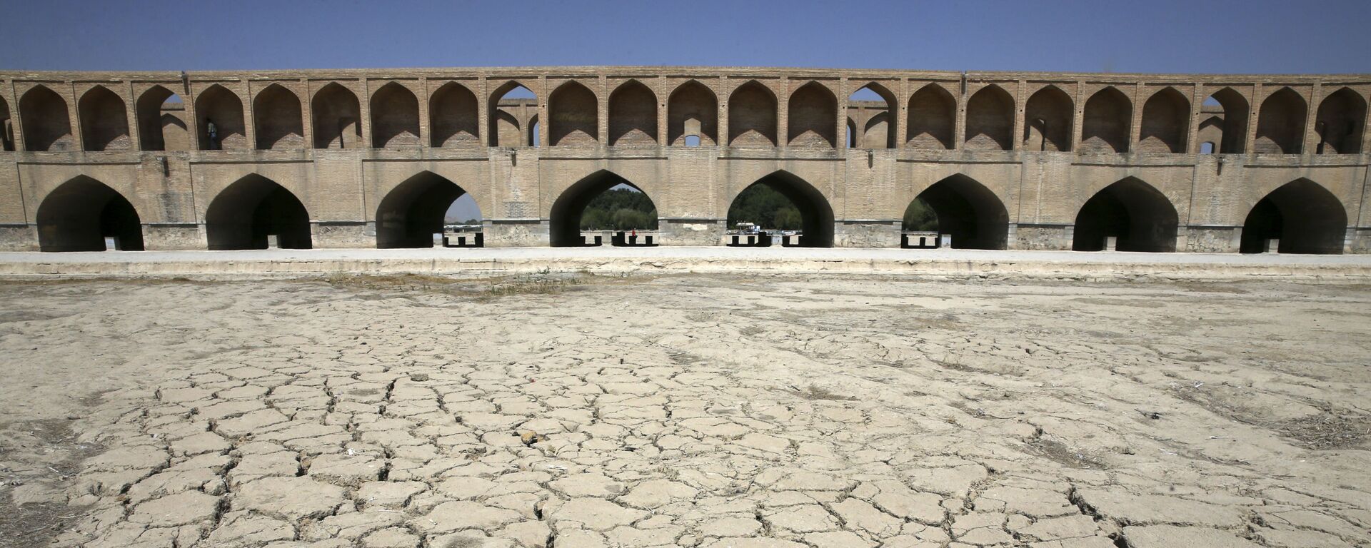 نهر زاینده رود جف إثر درجات الحرارة المرتفعة في أصفهان، إيران 10 يوليو/ تموز 2018 - سبوتنيك عربي, 1920, 20.05.2023