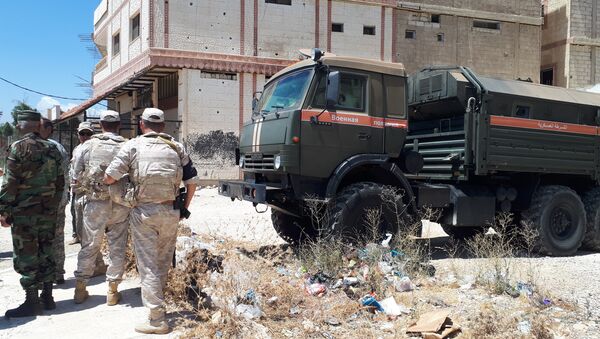 قوات حفظ السلام (أندوف) تجول (بسلام) ضمن المنطقة العازلة بالجولان تحت حماية الشرطة الروسية والجيش السوري - سبوتنيك عربي