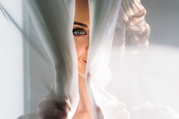 صورة بعنوان نظرة، للمصور سيرغي شوماكوف، الحاصلة على المركز الثاني في فئة الزفاف، في مسابقة التصوير لشركة Nikon - سبوتنيك عربي