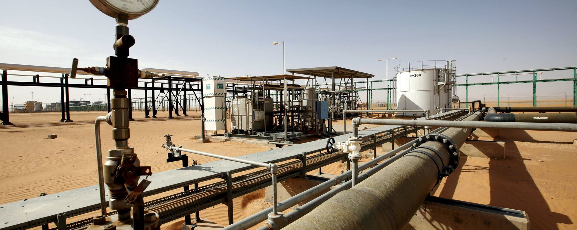 مشهد عام لحقل النفط الصحراء في ليبيا 3 ديسمبر/ كانون الأول 2014 - سبوتنيك عربي, 1920, 23.02.2022
